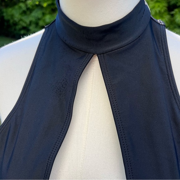 Sexy deep V neck swimsuit - Picture 3 of 7